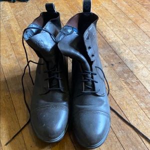 Ariat lace up leather boots sz 10B